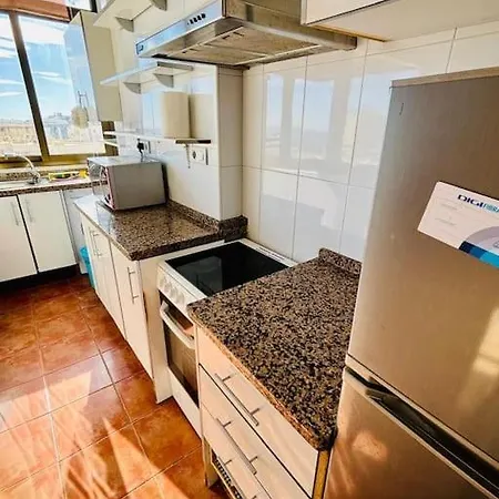 En La Nogalera, Terraza Vistas, 90 Metros 4 Personas アパート